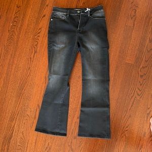 Frame Le Crop Mini Boot in Black wash